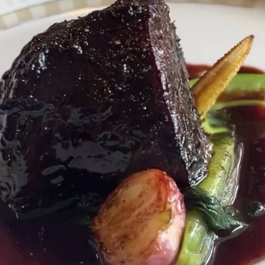 牛ほほ肉赤ワイン煮込み